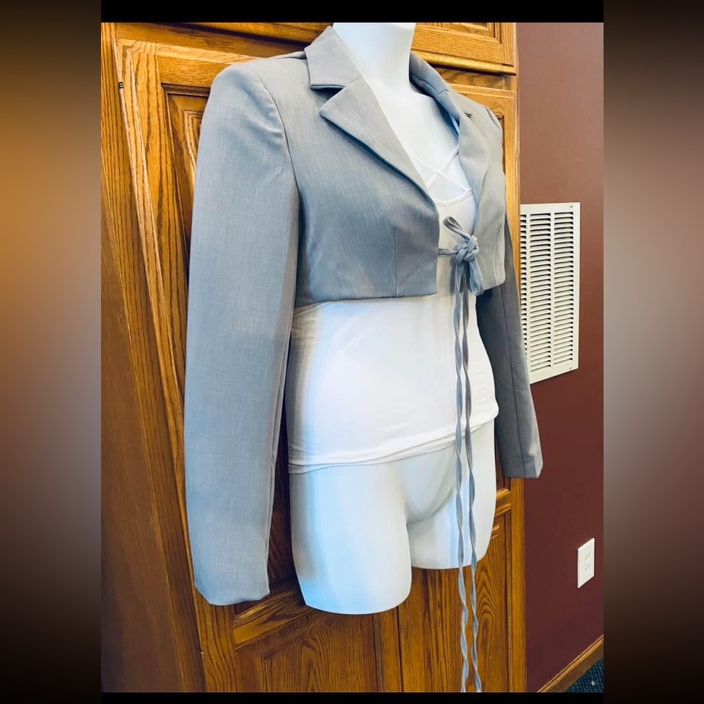 NWT PrettyLittleThing Tie Front Gray Cropped Blazer, Size 10